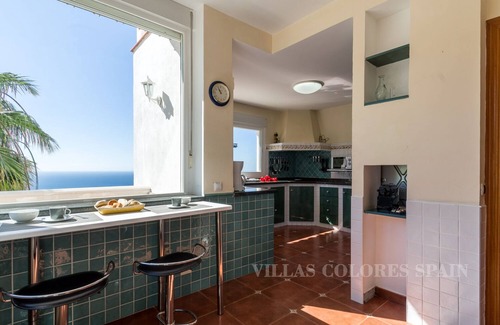 Salobreña Villa | Villa Esmeralda con piscina privada climatizada, sauna y excelente vista