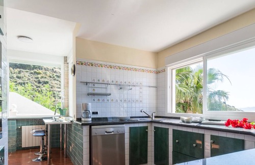 Salobreña Villa | Villa Esmeralda con piscina privada climatizada, sauna y excelente vista