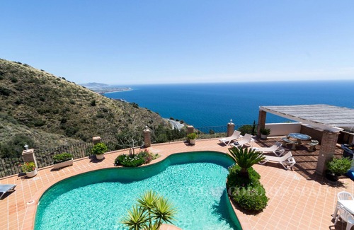 Salobreña Villa | Villa Esmeralda con piscina privada climatizada, sauna y excelente vista
