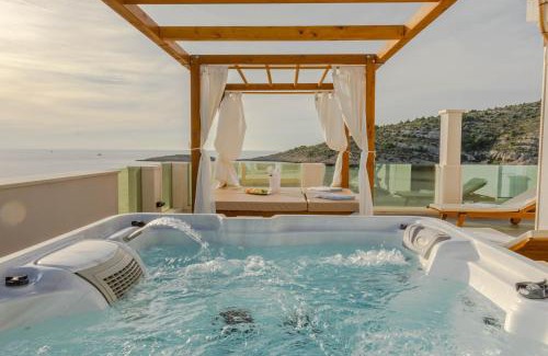 Razanj Villa | Villa Esquel - Beachfront, heated pool