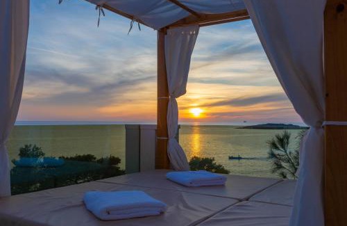Razanj Villa | Villa Esquel - Beachfront, heated pool