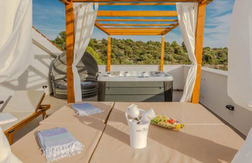 Razanj Villa | Villa Esquel - Beachfront, heated pool