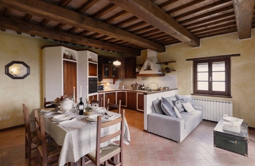 Lisciano Niccone Villa | Villa Essiccatoio by MMega