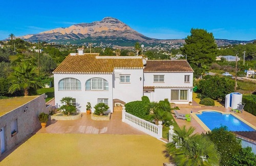 Tarraula Villa | Villa "Esther" con piscina, jardín y Wi-Fi