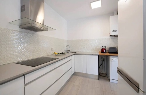 Castelldefels Casa | Villa 'Ethel' con vistas a la montaña, Wi-Fi y aire acondicionado