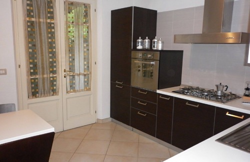 Seravezza Villa | Villa Ewa, espaciosa, elegante, aire acondicionado, jacuzzi, wifi, confort.