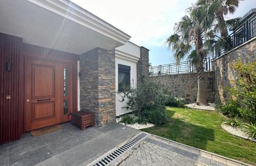 Yalikavak Villa | Villa Falcon with Swimming Pool and Great Views in Yalikavak Bodrum