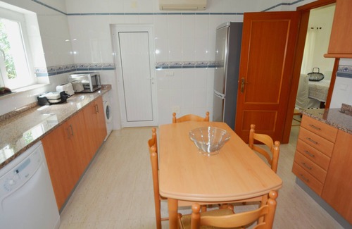 Alfa-Mar Villa | A 5 minutos a pie de la playa "Falesia"- jardín, terraza, piscina,bbq privadas.