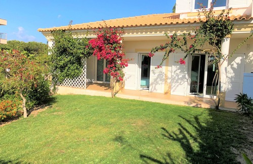 Alfa-Mar Villa | A 5 minutos a pie de la playa "Falesia"- jardín, terraza, piscina,bbq privadas.