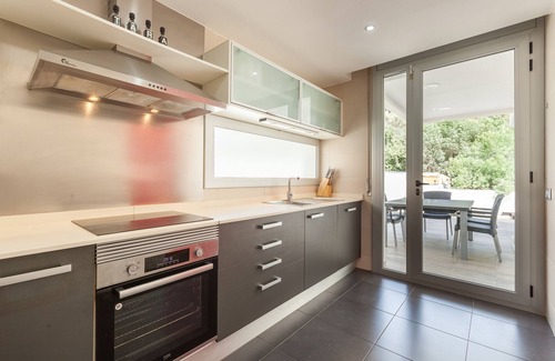 Canyelles Villa | Villa 'Familiar con Piscina a 5min de Sitges' con vistas a la montaña, Wi-Fi y aire acondicionado
