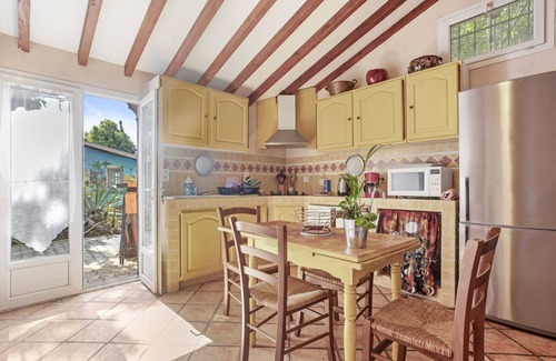 Hyeres Villa | Villa « Fanny » con piscina compartida, terraza privada y Wi-Fi