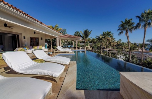 El Rosarito Villa | Villa Fish at Exclusive Caleta Palmilla