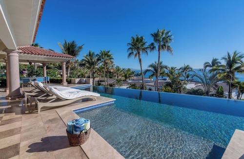 El Rosarito Villa | Villa Fish at Exclusive Caleta Palmilla