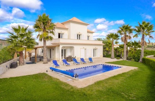Conceicao Villa | Villa Flora Martins, 4 dormitorios, piscina y vista fantástica.