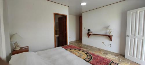 Puerto Velasco Ibarra Casa | VILLA FLOREANA