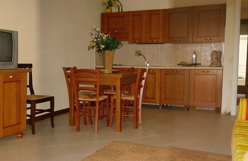 San Baronto Casa | Villa Floriana C: Un apartamento elegante y acogedor rodeado de un hermoso paisaje.