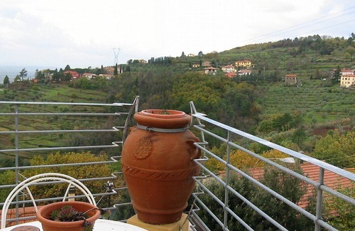San Baronto Casa | Villa Floriana C: Un apartamento elegante y acogedor rodeado de un hermoso paisaje.