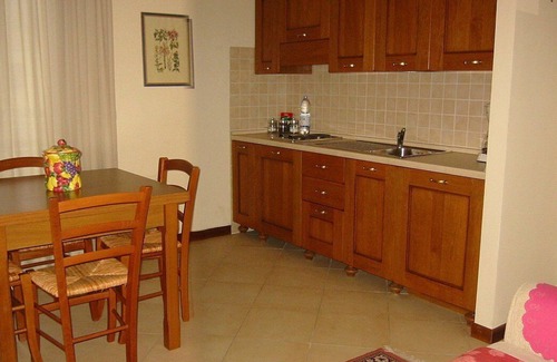 San Baronto Casa | Villa Floriana E: Un elegante y acogedor apartamento rodeado de un hermoso paisaje.