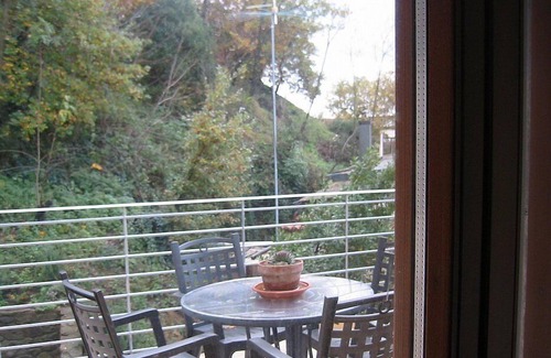 San Baronto Casa | Villa Floriana F: Un apartamento elegante y acogedor rodeado de un hermoso paisaje.
