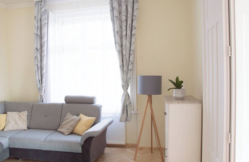 Balatonfured Apartamento | Villa Fontana-Charming 2-bedroom apartment with AC & WiFi in Balatonfüred