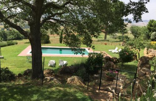 Pienza Villa | Villa Fonte all'Oppio con area piscina recintata
