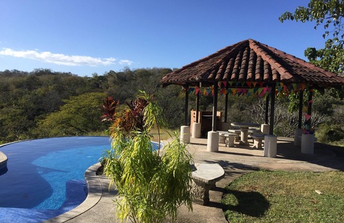 El Ocotal Casa | Villa para 12, Playa Matapalo. Piscina y 2 cocinas.