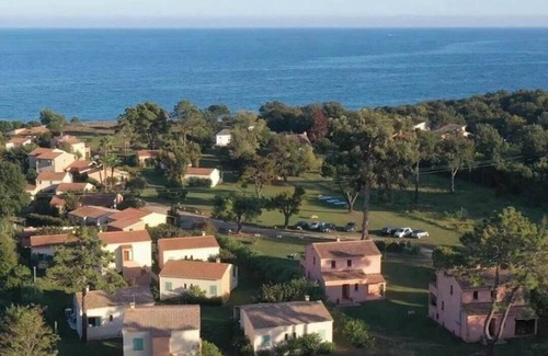 Poggio-Mezzana Villa | Villa for 10 to 12 people on the seafront.