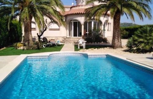 Les Tres Cales Chalet De Esquí | Villa para 8 personas con piscina privada en Urb. Tres Cales