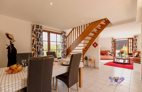 Brantome-en-Perigord Casa | Villa for 1-10 in Dordogne, resto across the lawns and just a stroll to Brantome