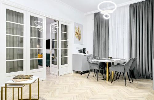 Bucharest City-Centre Villa | Villa for rent with Garden - High Ceilings Bucharest Free Park