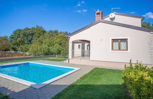 Mofardini Cabina | Hermosa villa de nueva construcción con piscina para la familia cerca del mar