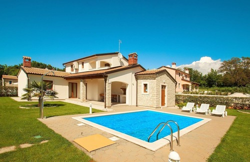 Mofardini Cabina | Hermosa villa de nueva construcción con piscina para la familia cerca del mar
