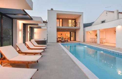 Kastela Villa | Villa Formosa