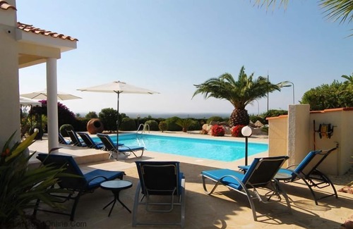 Peyia Town Villa | Villa Foster - Villa vacacional de 4 dormitorios en Peyia con vistas abiertas al mar