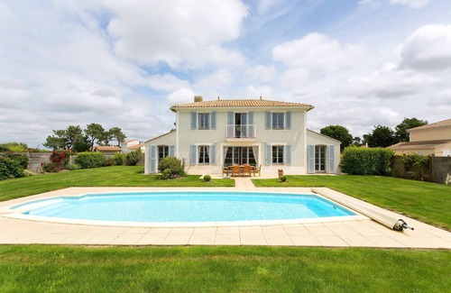 L'Aiguillon-sur-Vie Villa | Jolie Villa au calme, avec piscine privée | sur le Terrain de Golf