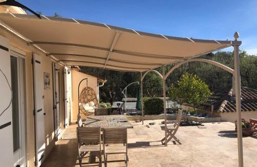 Sainte-Anastasie-sur-Issole Cama Y Desayuno | Villa QUINISSOLE