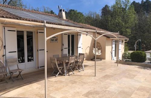 Sainte-Anastasie-sur-Issole Cama Y Desayuno | Villa QUINISSOLE