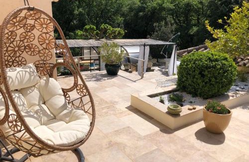 Sainte-Anastasie-sur-Issole Cama Y Desayuno | Villa QUINISSOLE