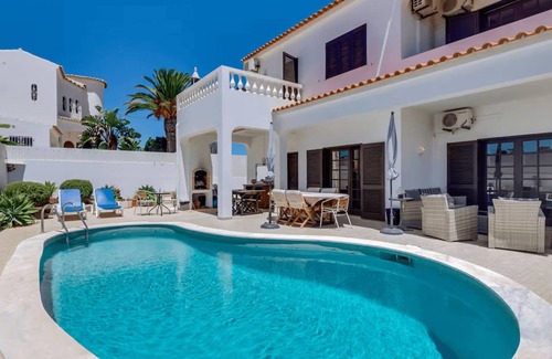 Patroves Casa | Villa Frederique by Gabi Miguel
