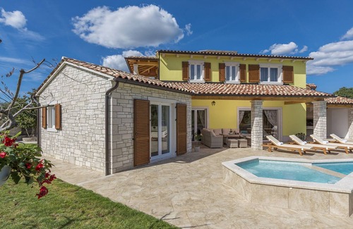 Jakovici Cabaña | Villa Gardenia con piscina, jacuzzi y jardín propio, que ofrece paz y privacidad
