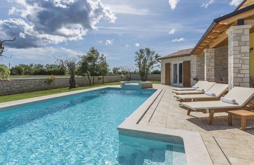 Jakovici Cabaña | Villa Gardenia con piscina, jacuzzi y jardín propio, que ofrece paz y privacidad