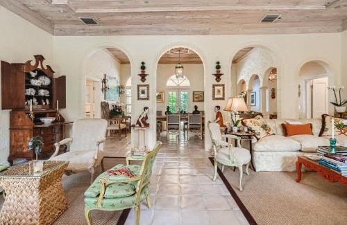 Southside Casa | Villa Gardenia - Peaceful Garden Oasis with Open Floor Plan