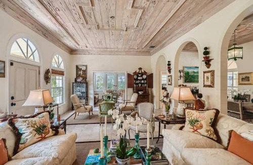 Southside Casa | Villa Gardenia - Peaceful Garden Oasis with Open Floor Plan