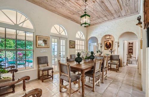 Southside Casa | Villa Gardenia - Peaceful Garden Oasis with Open Floor Plan