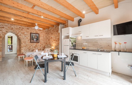 Llucmajor Villa | Villa 'Garraseca' con vistas a la montaña, Wi-Fi y aire acondicionado