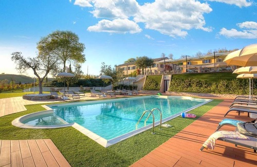 Camerano Casa | Villa Gens Camuria