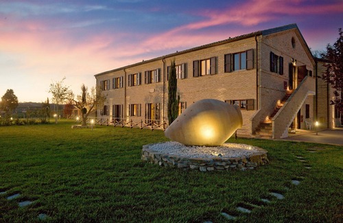 Camerano Casa | Villa Gens Camuria