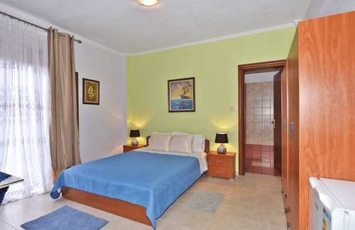 Nea Potidaia Cabaña | Villa George by RentalsPro
