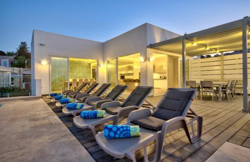 Santa Maria Estate Villa | Villa Ghea - Indoor Jacuzzi Pool, Sauna and Games Room
