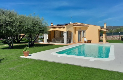 Costa Rei Villa | Villa 'Girasole' con Piscina Privada, Wi-Fi y Aire Acondicionado